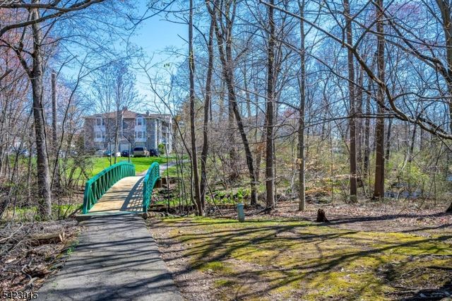 95 Sapphire Ln, Franklin Twp., NJ 08823