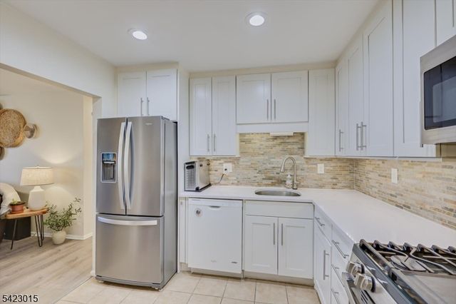 95 Sapphire Ln, Franklin Twp., NJ 08823