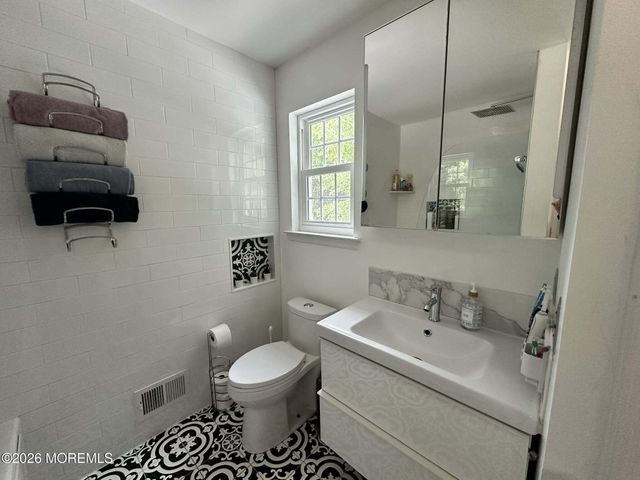 71 New Beginnings Crossing, Manalapan, NJ 07726