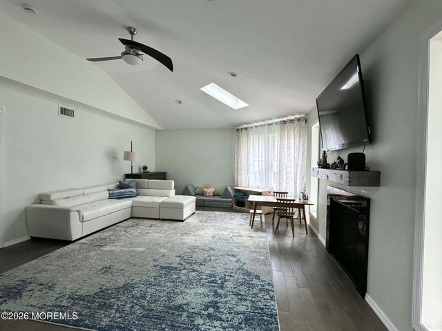 71 New Beginnings Crossing, Manalapan, NJ 07726