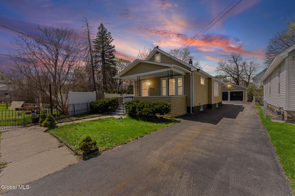 917 Hazelwood Avenue, Schenectady, NY 12306