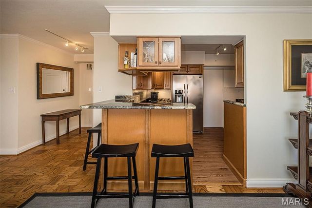 900 S Hanley Road 11D, St Louis, MO 63105