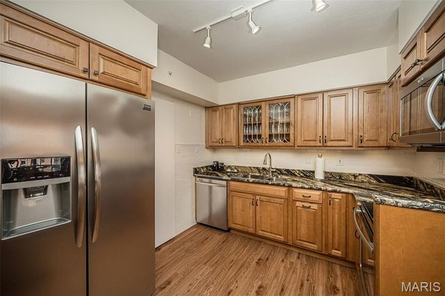 900 S Hanley Road 11D, St Louis, MO 63105