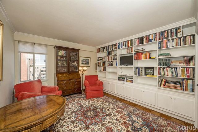 900 S Hanley Road 11D, St Louis, MO 63105