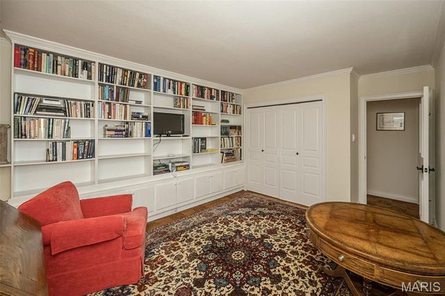 900 S Hanley Road 11D, St Louis, MO 63105