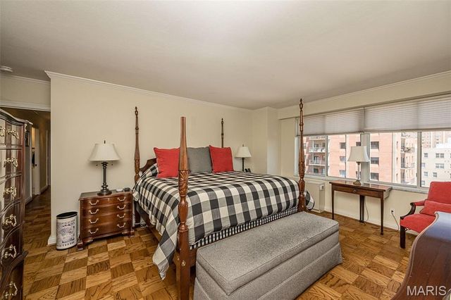 900 S Hanley Road 11D, St Louis, MO 63105