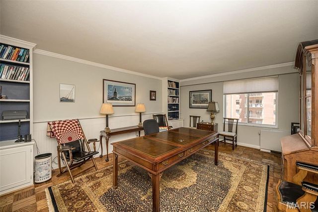 900 S Hanley Road 11D, St Louis, MO 63105