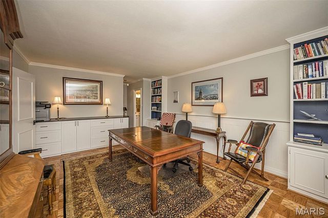 900 S Hanley Road 11D, St Louis, MO 63105