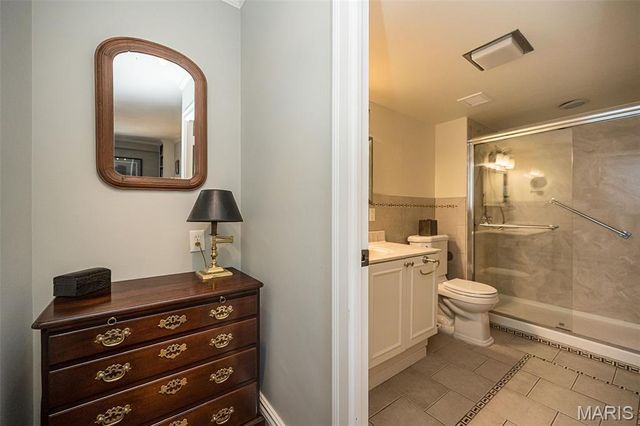 900 S Hanley Road 11D, St Louis, MO 63105