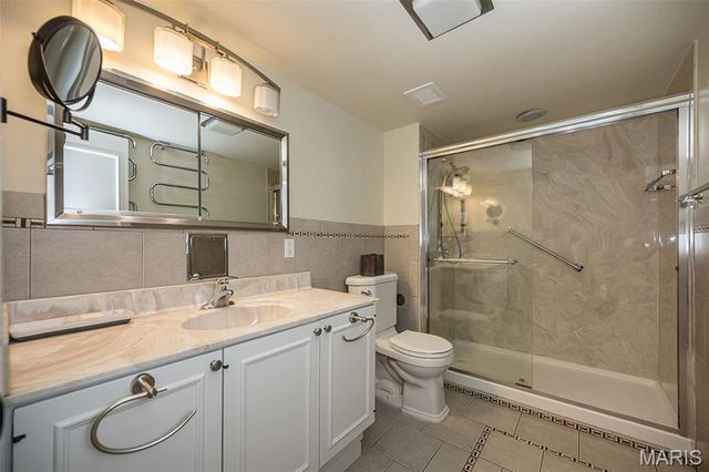 900 S Hanley Road 11D, St Louis, MO 63105