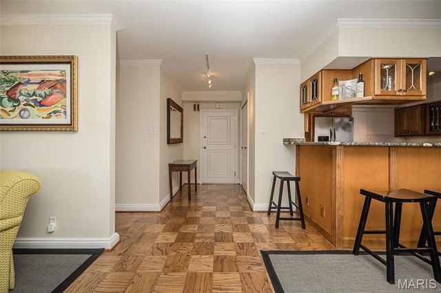 900 S Hanley Road 11D, St Louis, MO 63105