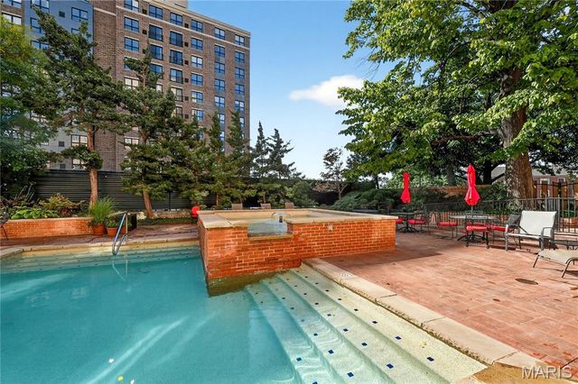 900 S Hanley Road 11D, St Louis, MO 63105