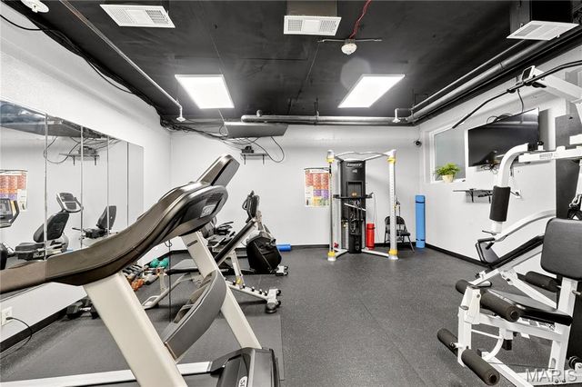 900 S Hanley Road 11D, St Louis, MO 63105