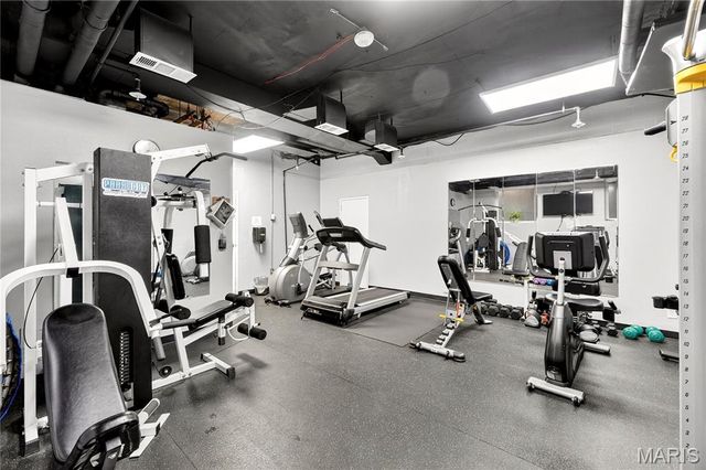 900 S Hanley Road 11D, St Louis, MO 63105