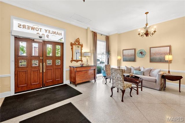 900 S Hanley Road 11D, St Louis, MO 63105