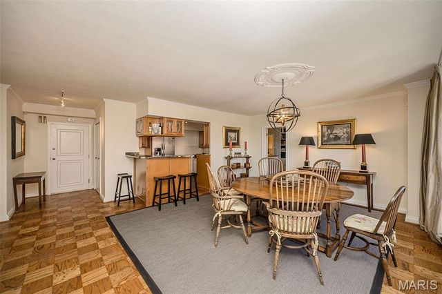 900 S Hanley Road 11D, St Louis, MO 63105