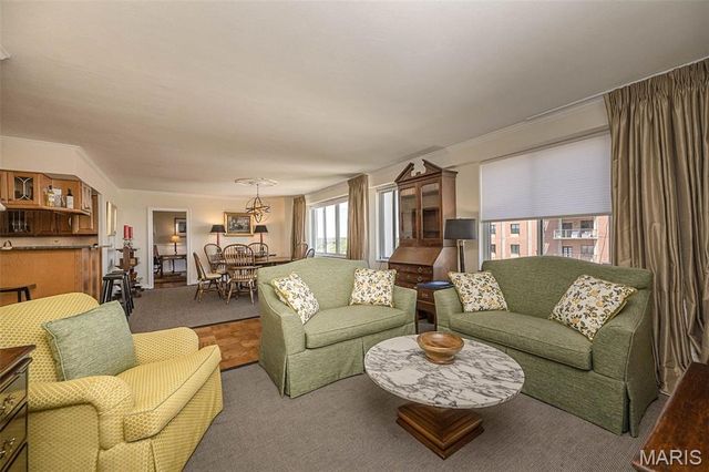 900 S Hanley Road 11D, St Louis, MO 63105