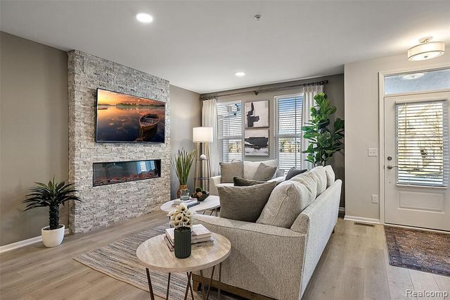 218 Jotham Avenue, Auburn Hills, MI 48326