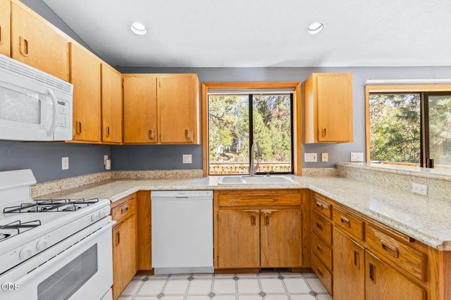 60586 Ridge Heights, Bend, OR 97702