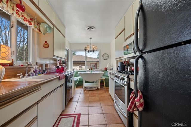 754 W 9th, Claremont, CA 91711