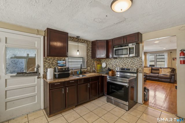 30 Lyndale Street, Manchester, CT 06040