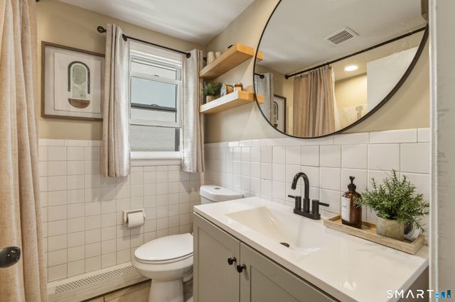 30 Lyndale Street, Manchester, CT 06040