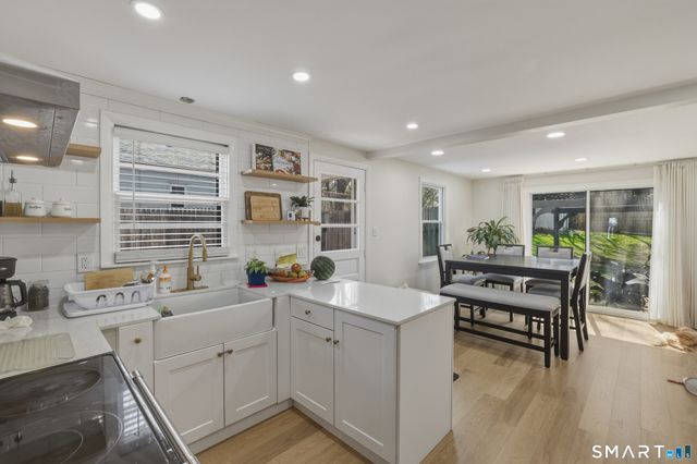 30 Lyndale Street, Manchester, CT 06040