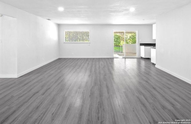 7630 Sage Oak St, Live Oak, TX 78233