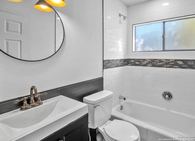 7630 Sage Oak St, Live Oak, TX 78233