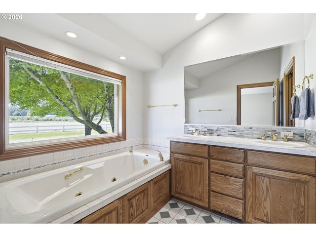 26873 S BOLLAND Rd, Canby, OR 97013