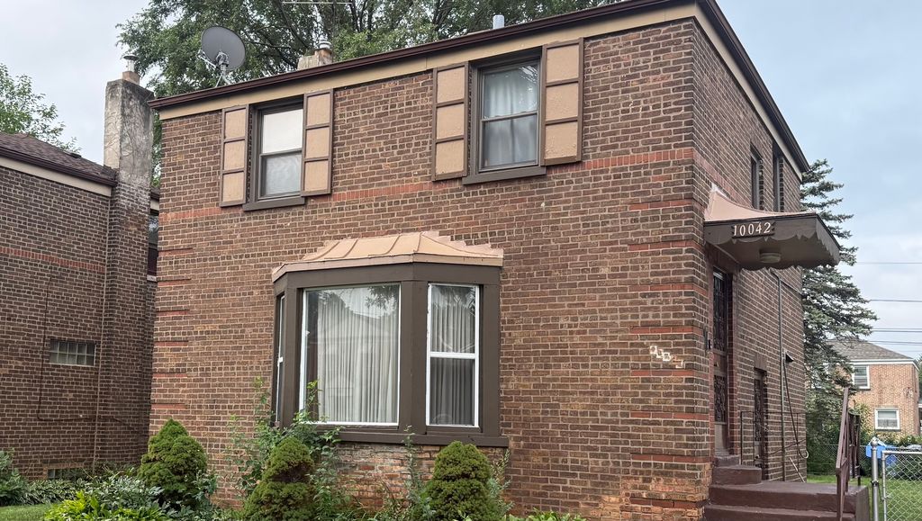 10042 S Luella Avenue, Chicago, IL 60617