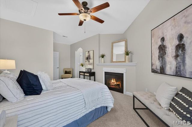 2756 McKnight Crossing Court, St Louis, MO 63124
