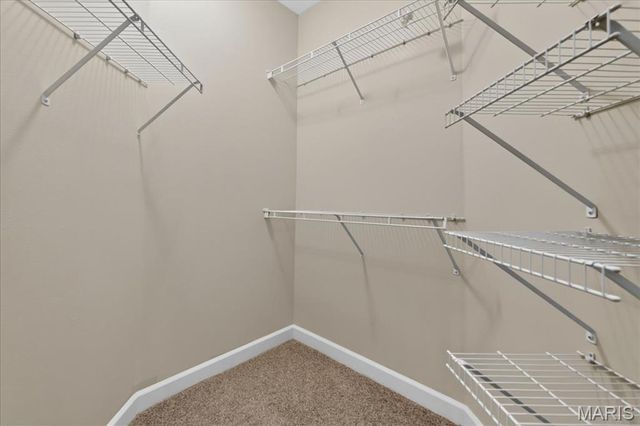 2756 McKnight Crossing Court, St Louis, MO 63124