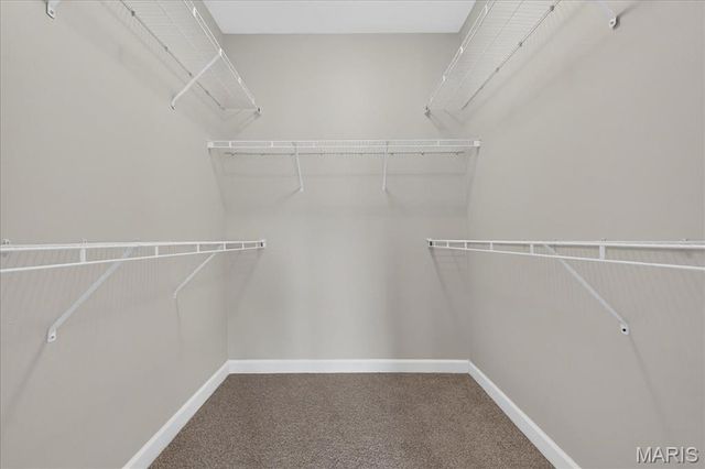 2756 McKnight Crossing Court, St Louis, MO 63124