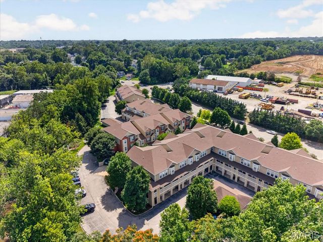 2756 McKnight Crossing Court, St Louis, MO 63124