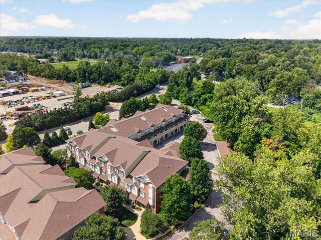 2756 McKnight Crossing Court, St Louis, MO 63124