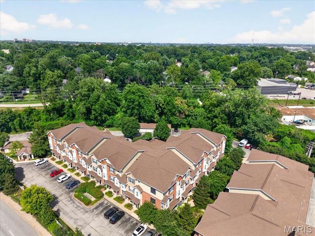 2756 McKnight Crossing Court, St Louis, MO 63124