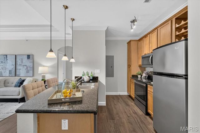 2756 McKnight Crossing Court, St Louis, MO 63124