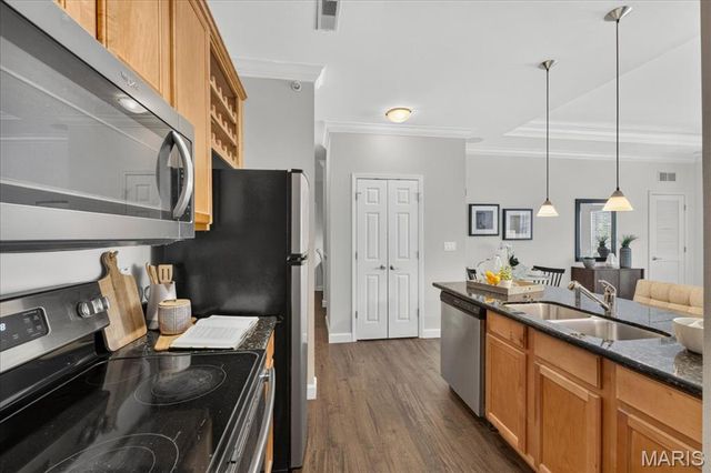 2756 McKnight Crossing Court, St Louis, MO 63124