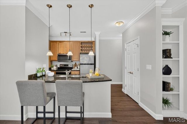 2756 McKnight Crossing Court, St Louis, MO 63124