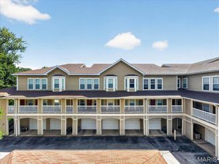 2756 McKnight Crossing Court, St Louis, MO 63124