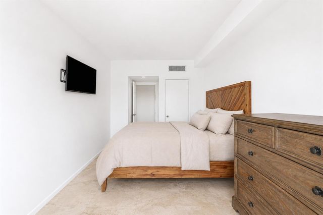 3230 S Ocean Boulevard D-607, Palm Beach, FL 33480