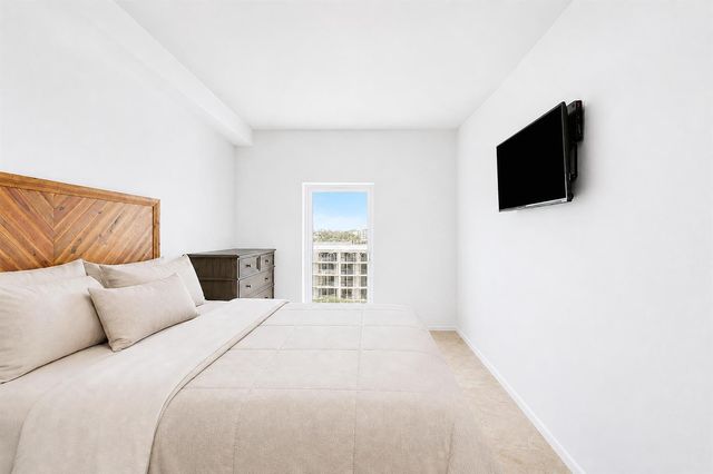 3230 S Ocean Boulevard D-607, Palm Beach, FL 33480