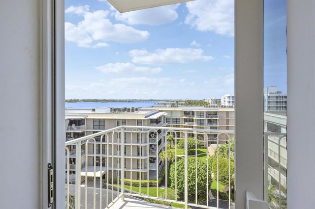 3230 S Ocean Boulevard D-607, Palm Beach, FL 33480