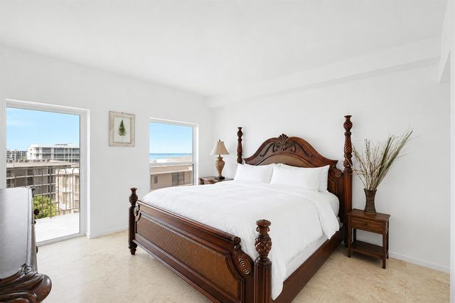 3230 S Ocean Boulevard D-607, Palm Beach, FL 33480
