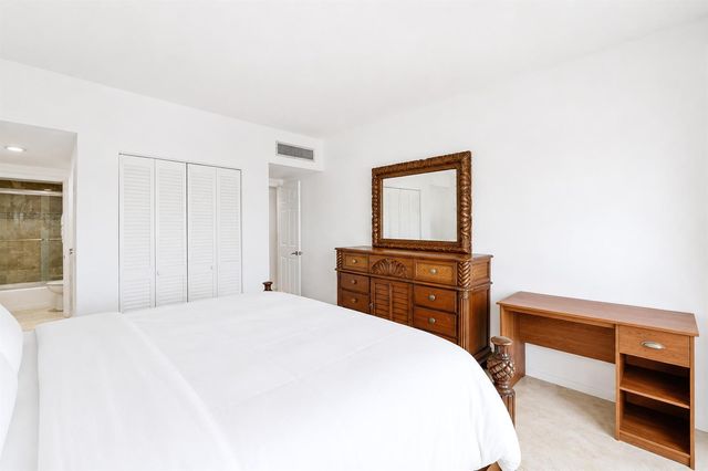 3230 S Ocean Boulevard D-607, Palm Beach, FL 33480