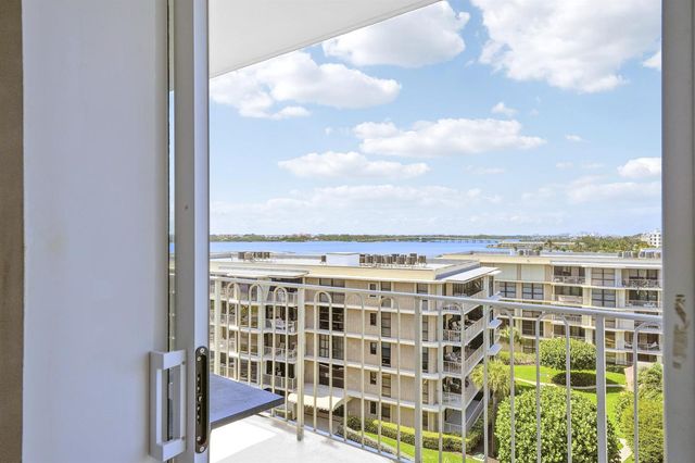 3230 S Ocean Boulevard D-607, Palm Beach, FL 33480