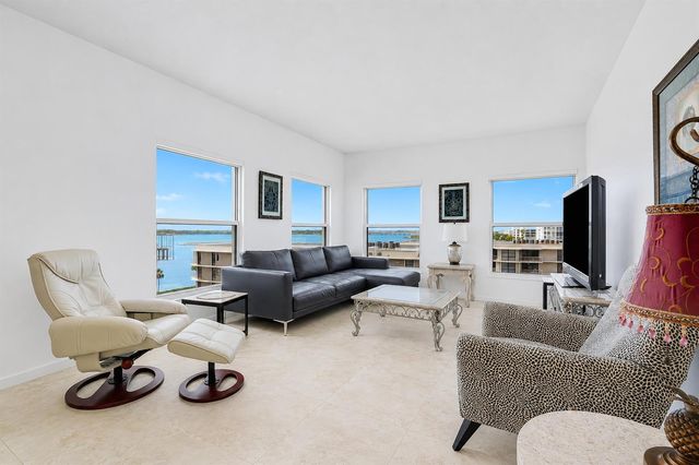 3230 S Ocean Boulevard D-607, Palm Beach, FL 33480