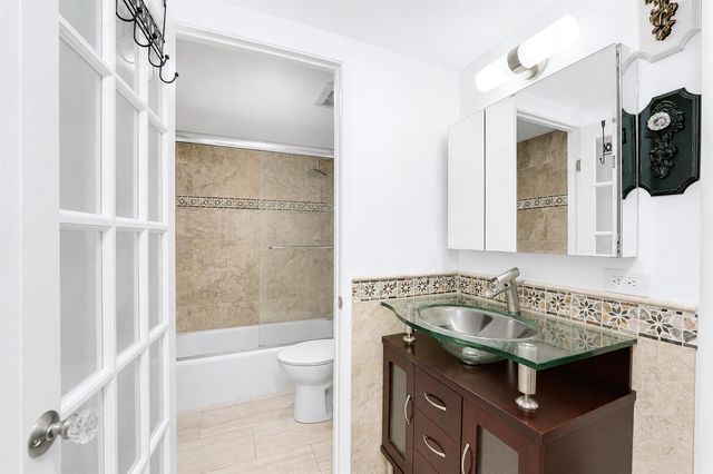 3230 S Ocean Boulevard D-607, Palm Beach, FL 33480