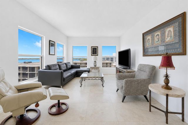 3230 S Ocean Boulevard D-607, Palm Beach, FL 33480